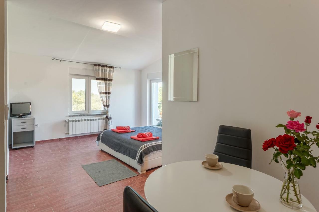 Lavander 3 Private With Bathroom And Balcony 2* Pula