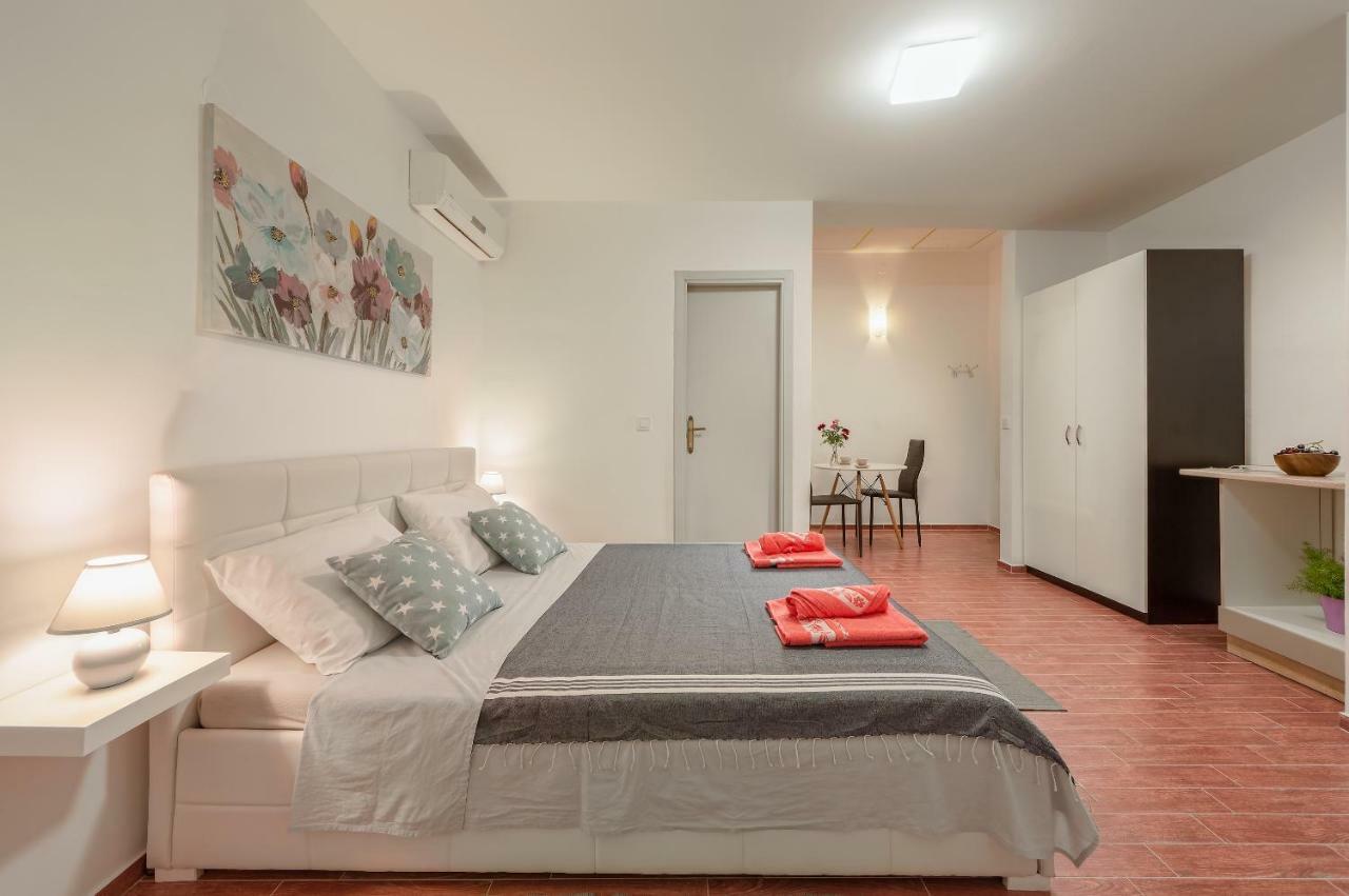 Lavander 3 Private With Bathroom And Balcony Gasthof Pula