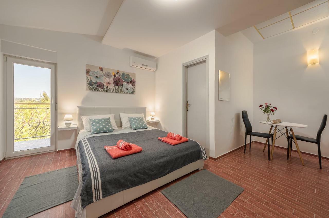 Gasthof Lavander 3 Private With Bathroom And Balcony Pula