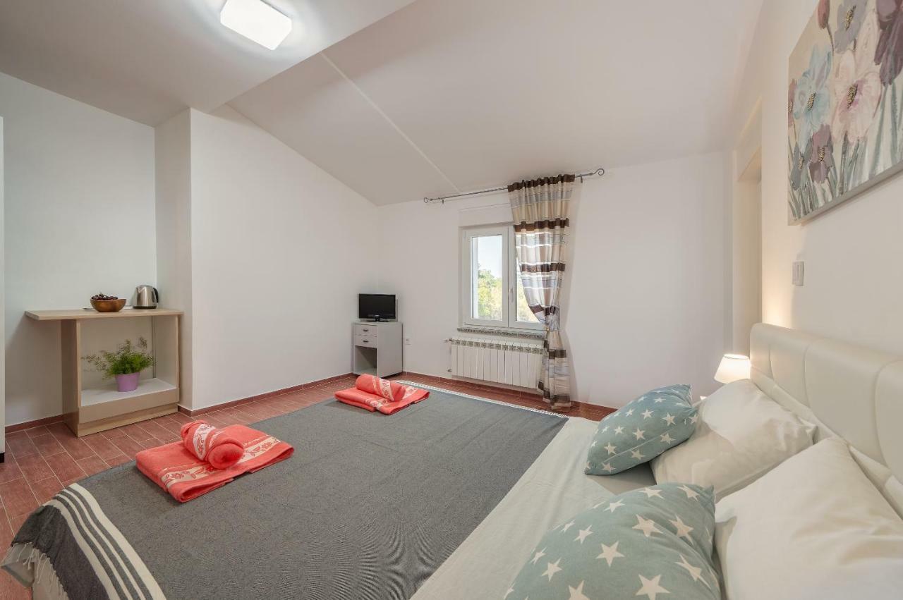Lavander 3 Private With Bathroom And Balcony